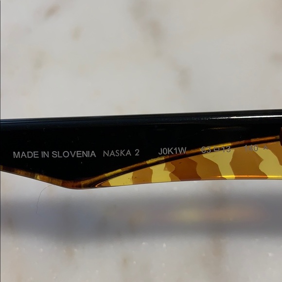 Carrera “Naska 2” Unisex Sunglasses w/case ? ☀️
